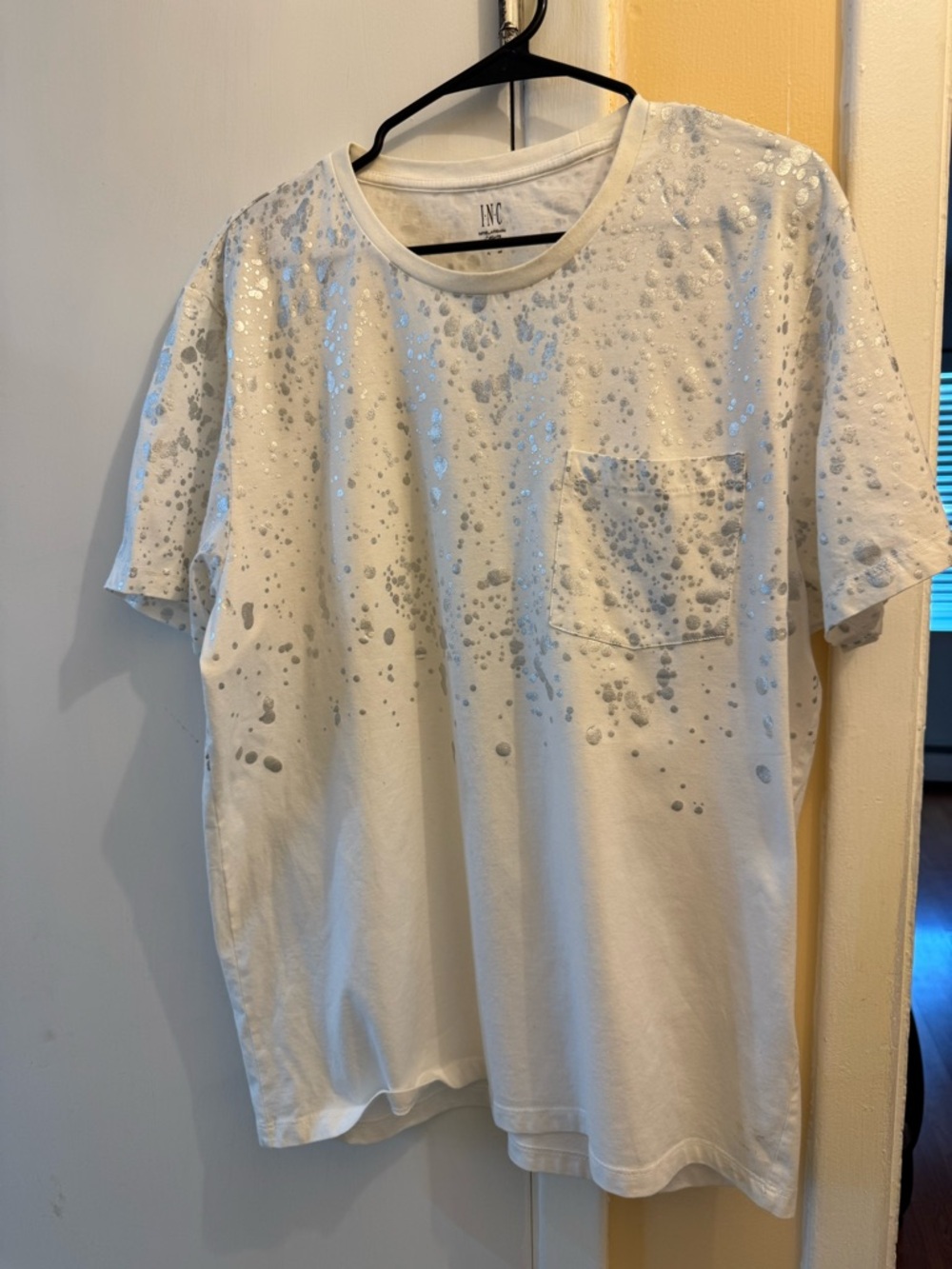 INC International Concepts White Short Sleeve Tee with Silver Splatter